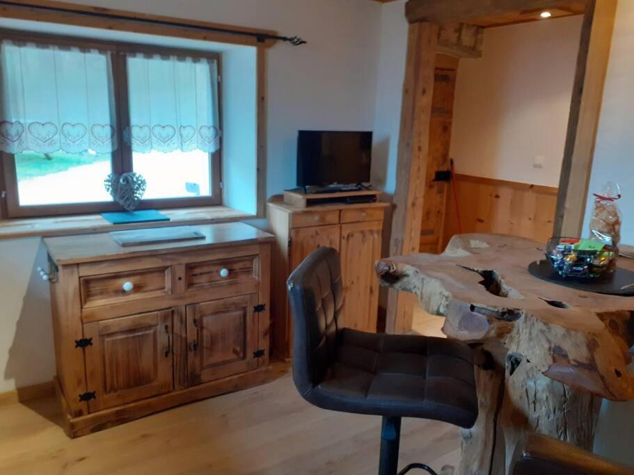 La Grange De Pimberty - Beautiful Apartments 27 Miles From Geneva Vailly Bagian luar foto