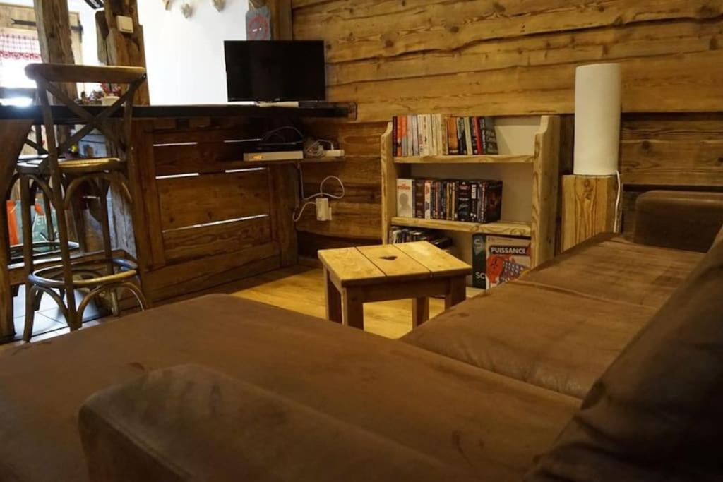 La Grange De Pimberty - Beautiful Apartments 27 Miles From Geneva Vailly Bagian luar foto